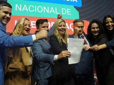 Notícia destaque: OAB Nacional e Seccional Mato Grosso encerram evento firmando Carta e assumindo compromissos