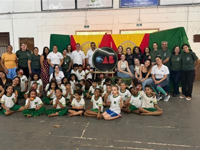 Notícia destaque: Projeto Criança Feliz leva brincadeiras e brindes a alunos de escola municipal em Nova Mutum